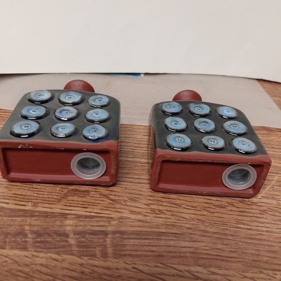 Contemporary Salt and Pepper Shakers - Picture 6 of 8